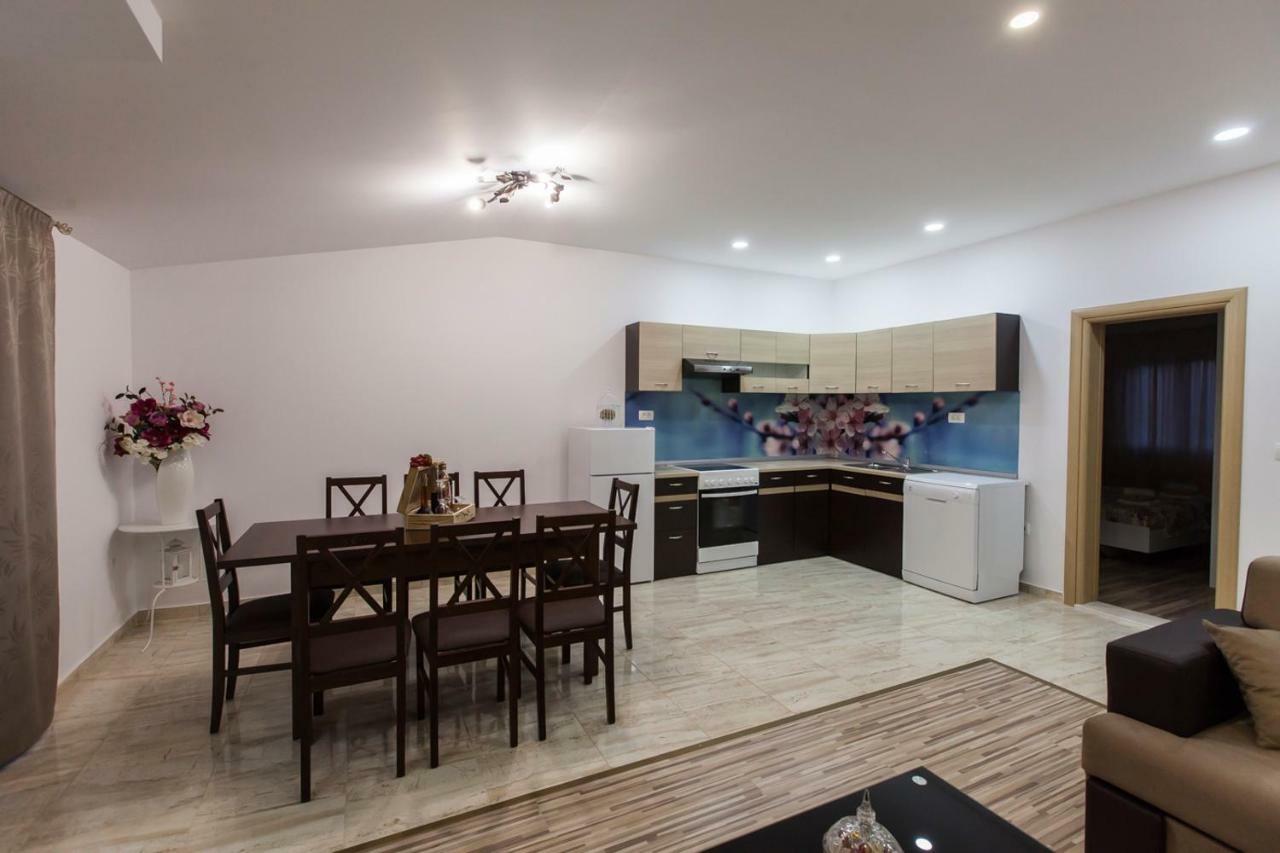 Kaštela Apartment Dalmatia מראה חיצוני תמונה