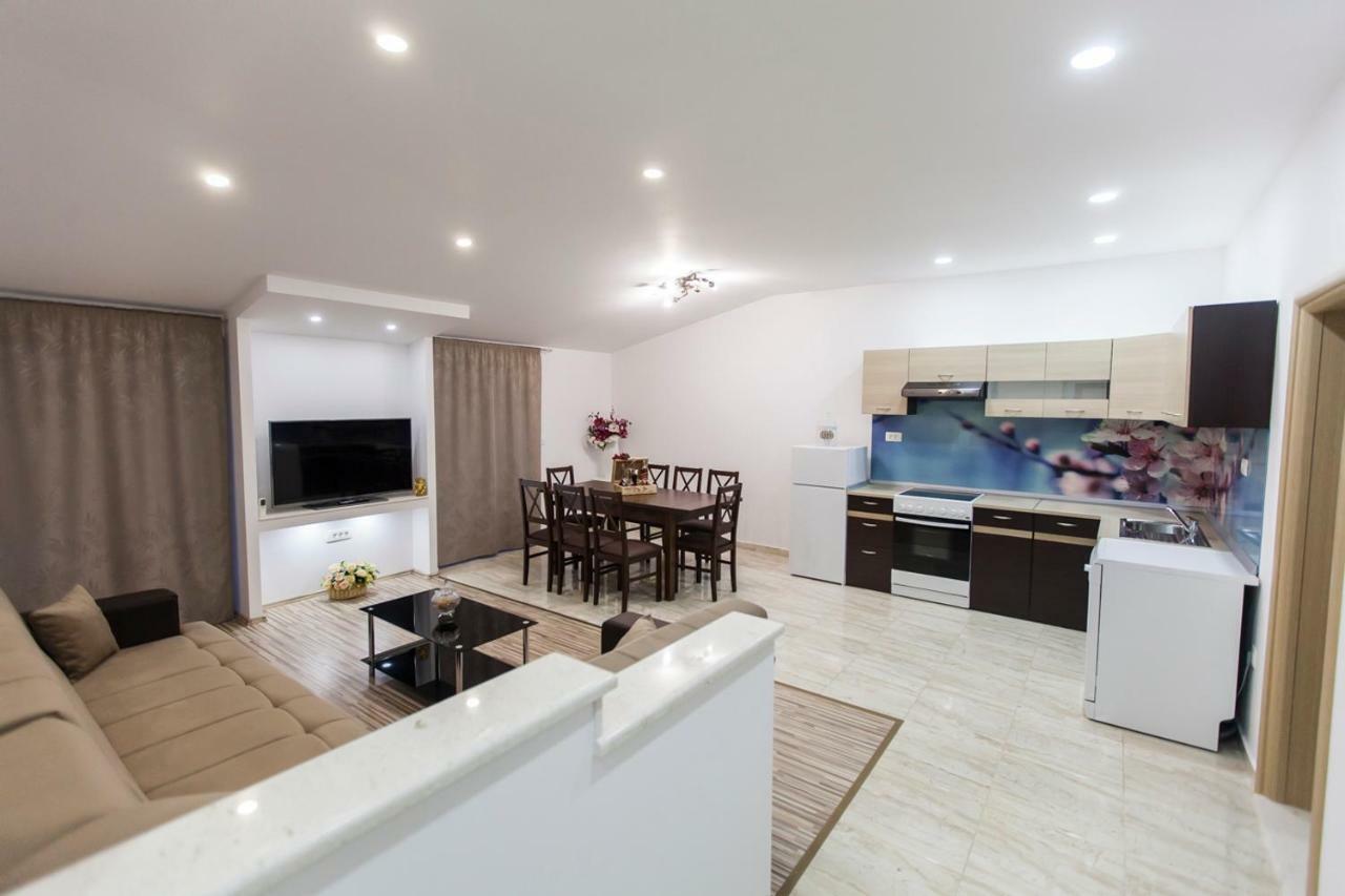 Kaštela Apartment Dalmatia מראה חיצוני תמונה