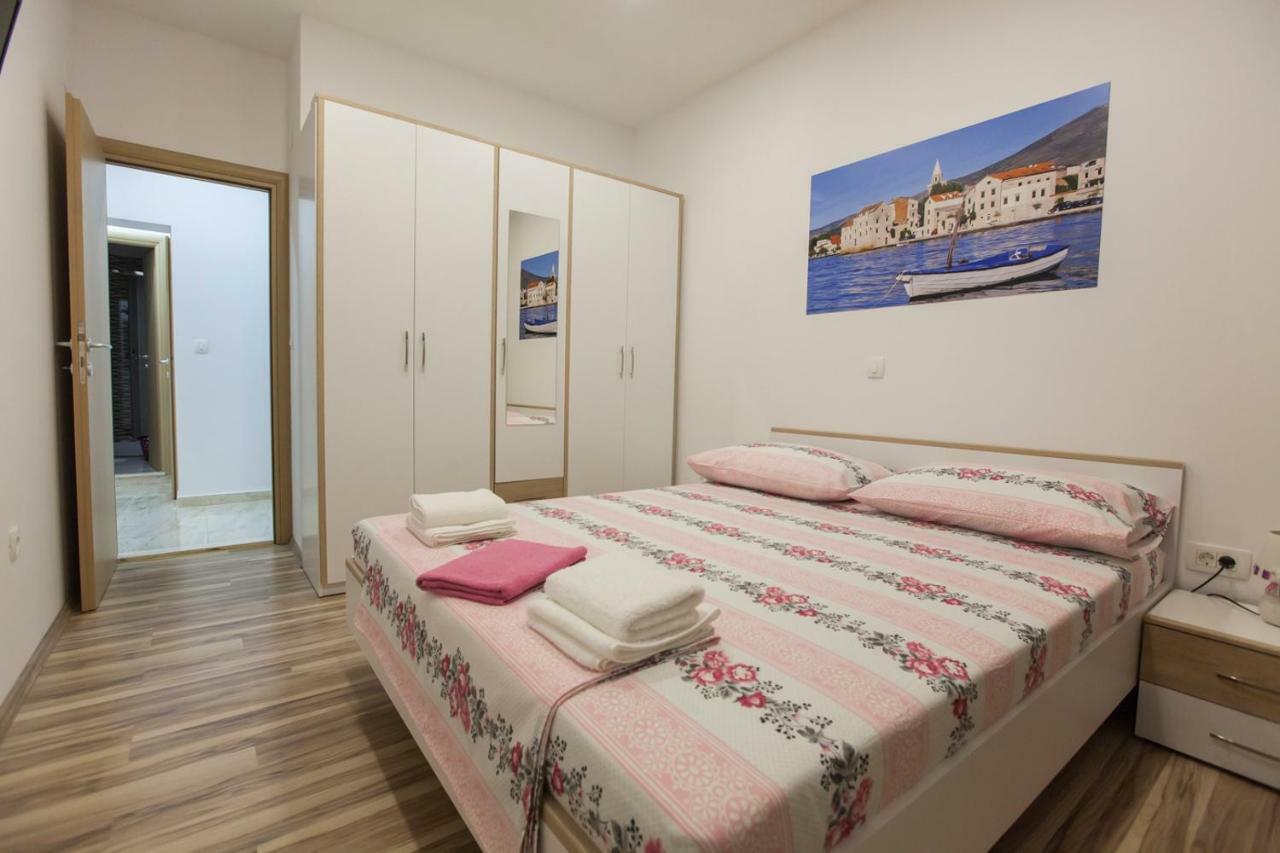 Kaštela Apartment Dalmatia מראה חיצוני תמונה