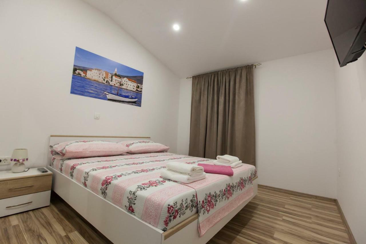 Kaštela Apartment Dalmatia מראה חיצוני תמונה